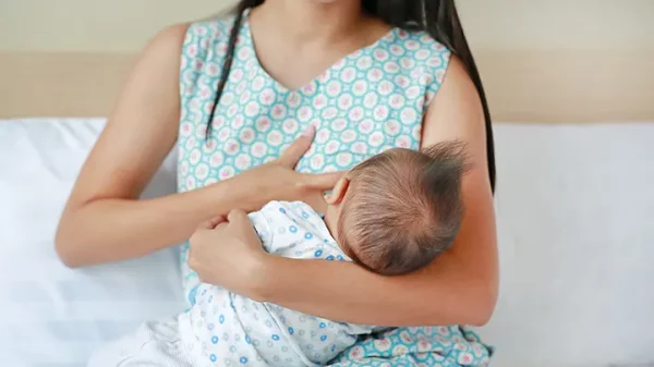 7 Crucial Tips for Supporting Moms Struggling with Breastfeeding